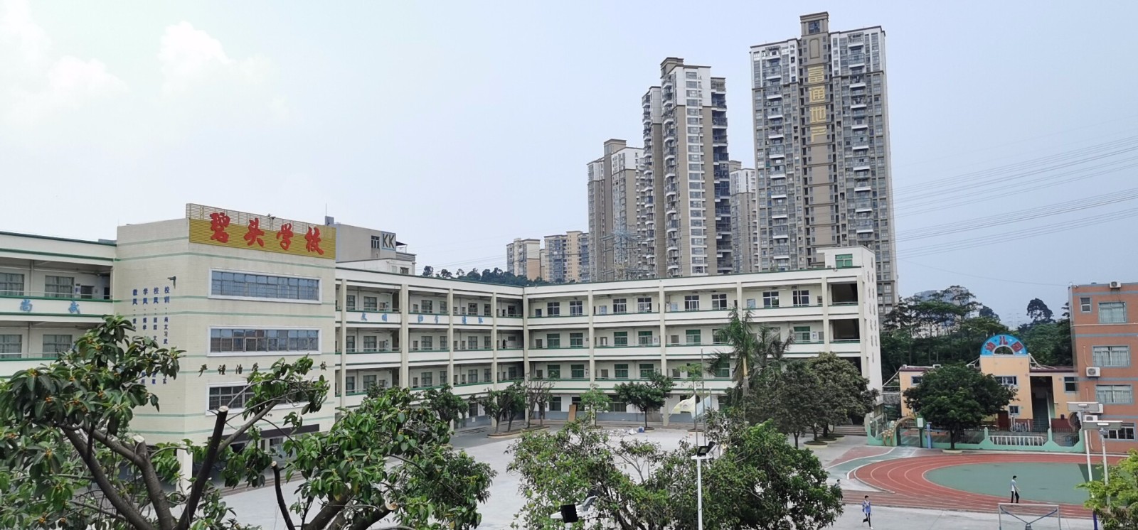 学校楼面.jpg